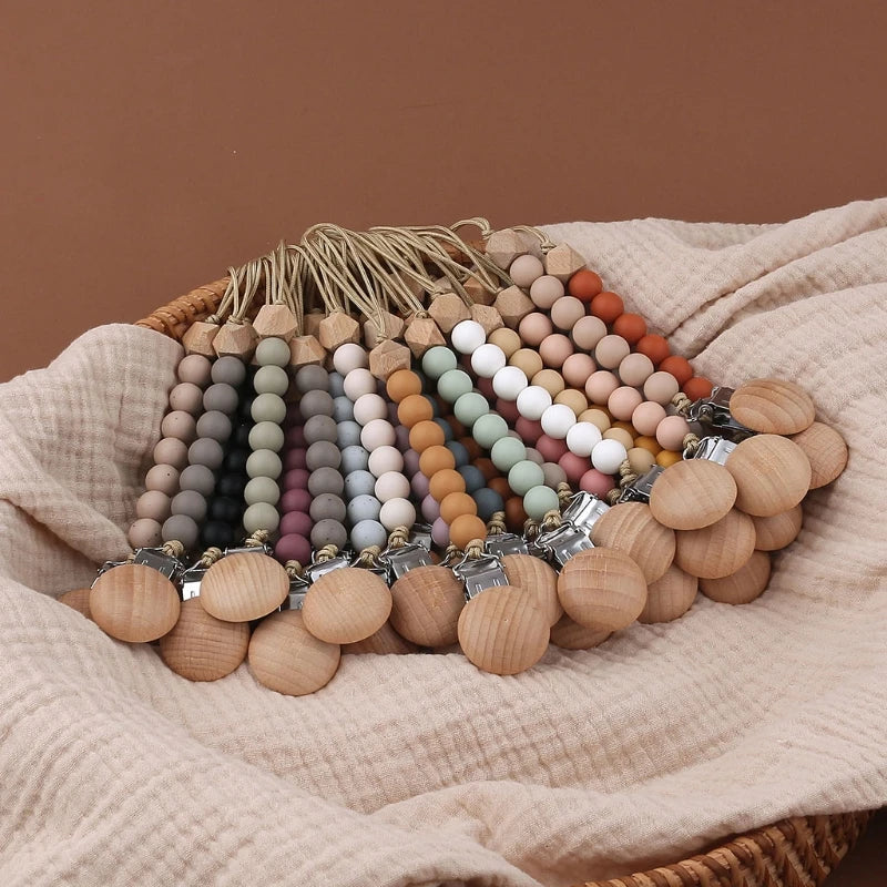 Farbenfrohe Schnullerkette
